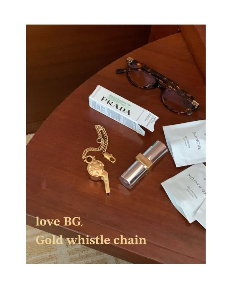 봉긋 러브비쥐 골드 휘슬 체인 키링 참 이미지