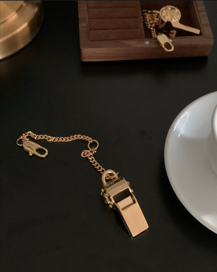 봉긋 러브비쥐 골드 휘슬 체인 키링 참 이미지