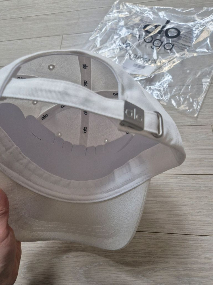 쿨거래시 6만택포! 미착용 새제품 정품 alo 알로 모자 화이트 두상커도 깔끔 이쁜모자 공용 이미지