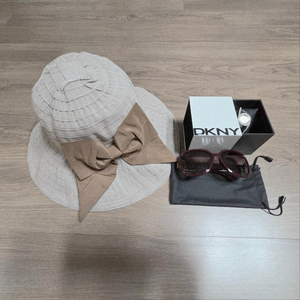 DKNY 여성 손목시계, 레노마 모자, 선글라스 새상품 일괄 이미지