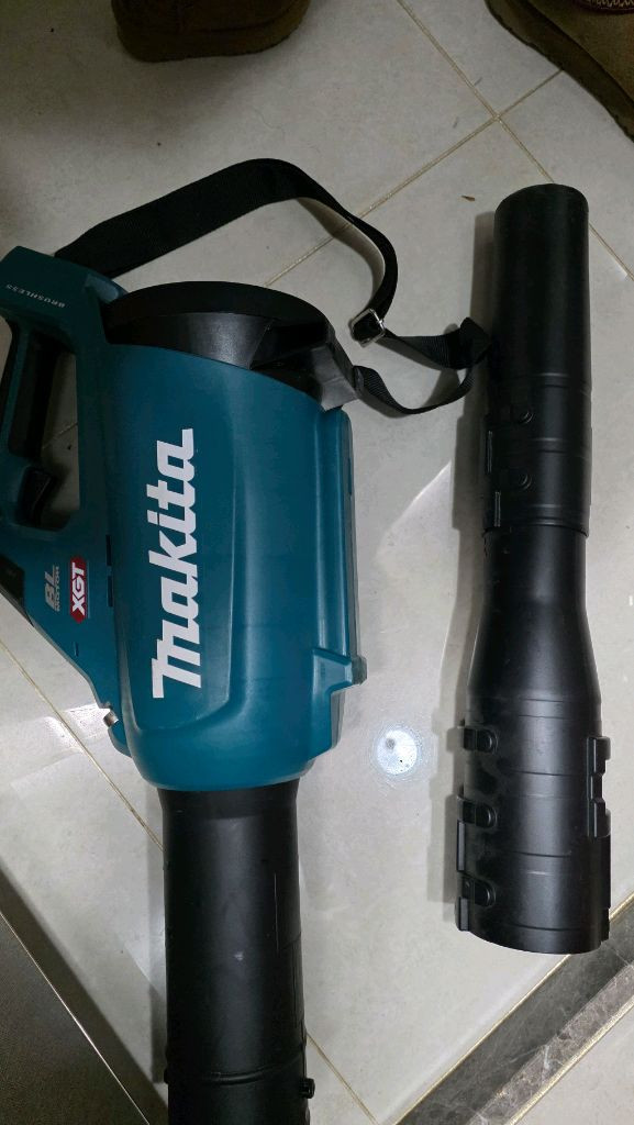 마끼다 40볼트 충전 송풍기 UB001G 몸체 이미지