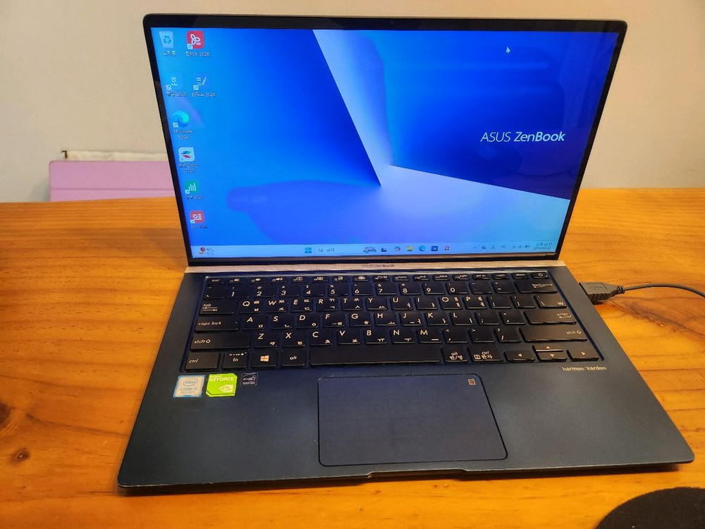 ASUS 젠북 노트북(초경량,새배터리,엔비디아하만카돈) 이미지