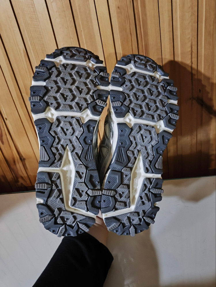 255mm 2E 뉴발란스 410 실버 러닝화 트레일 이미지