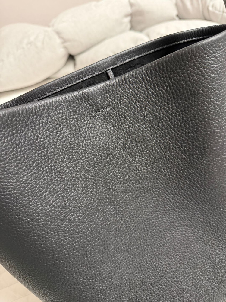 [새상품] 더로우 파크백 블랙 미듐 정가 판매합니다. 이미지