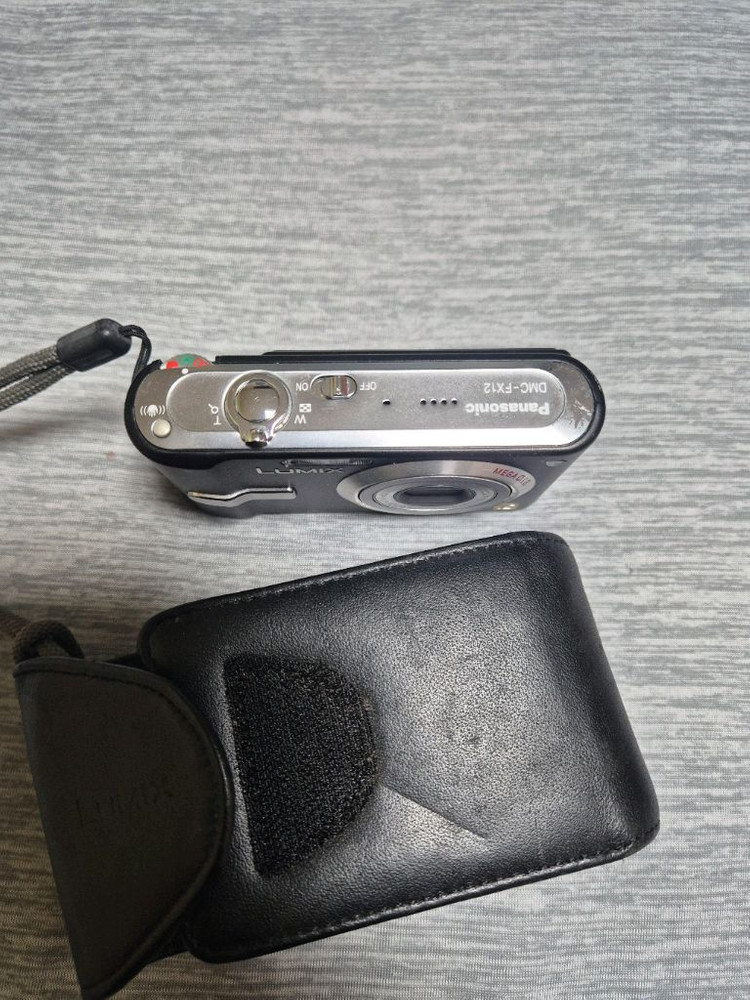 파나소닉 루믹스 DMC-FX12 디지털 카메라 이미지