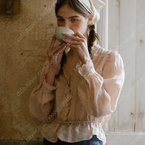 르니나 23년 린넨100 레이스 프릴 퍼프 슬리브리스 블라우스 출근룩 셔츠 프렌치시크 이미지