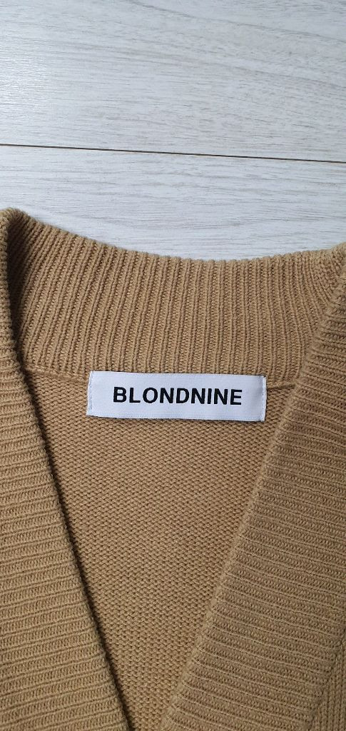 블론드나인(봄가을용) 니트카디건 XL사이즈 105호 드라이완료! 이미지