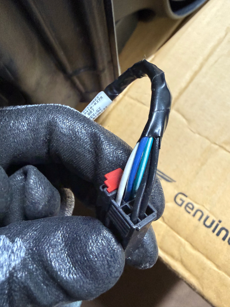 쉐보레 콜로라도 사이드미러 조수석 5핀 이미지