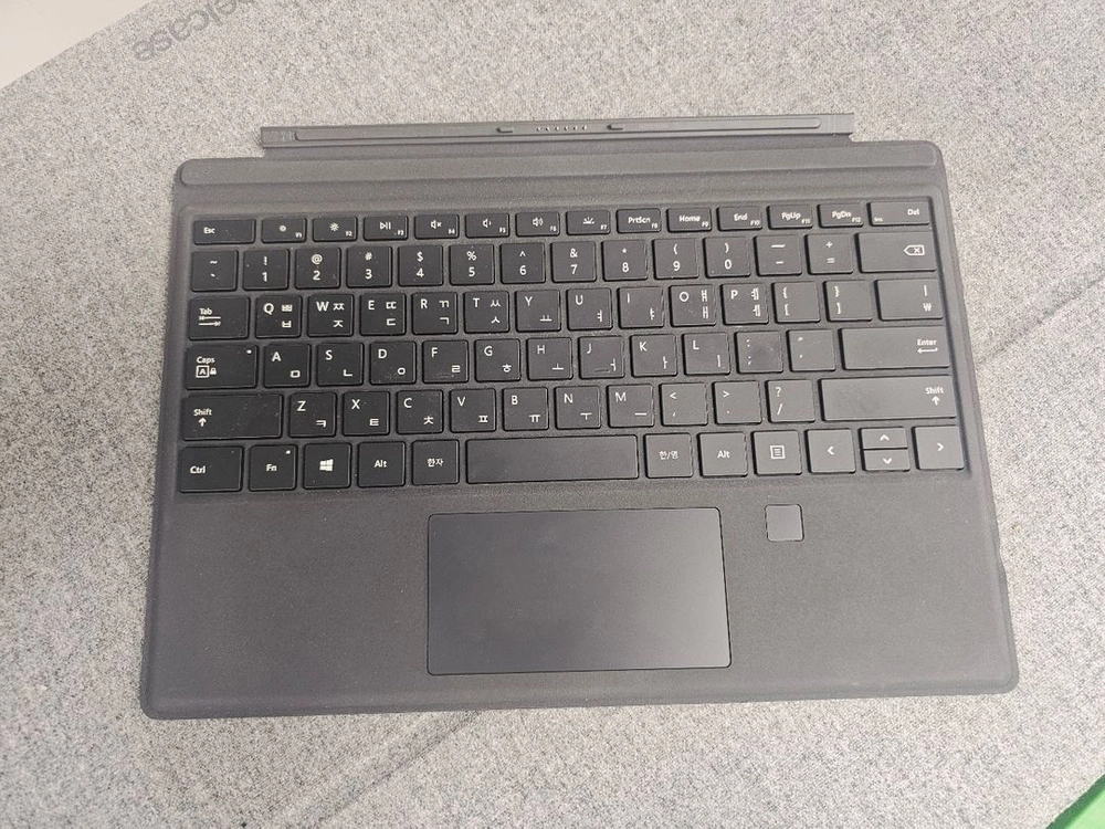 Microsoft Surface Pro 4 Type Cover with Fingerprint ID 이미지