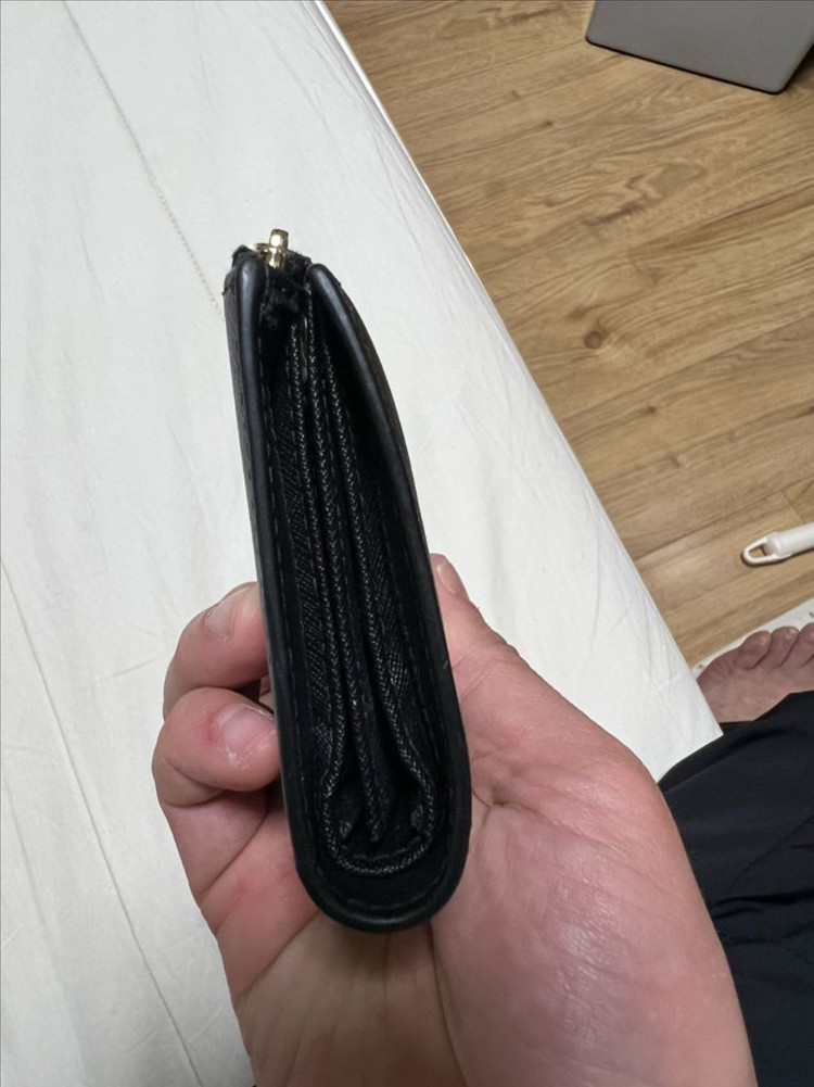 프라다 사피아노 레더 카드지갑 이미지