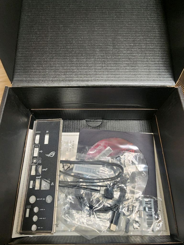 라이젠 5700x + ASUS ROG STRIX B550-I 메인보드 이미지