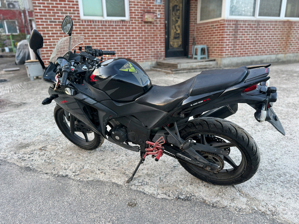 혼다 cbr125 17년형 풀배기 짧은키로수 판매합니다 이미지