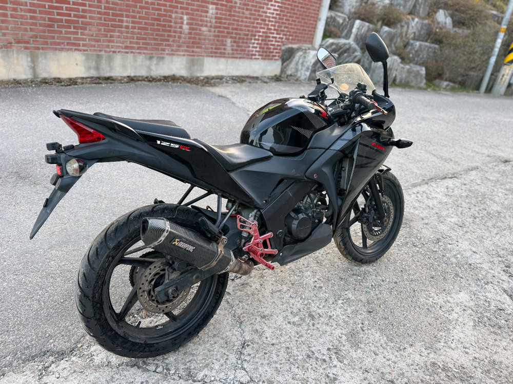 혼다 cbr125 17년형 풀배기 짧은키로수 판매합니다 이미지