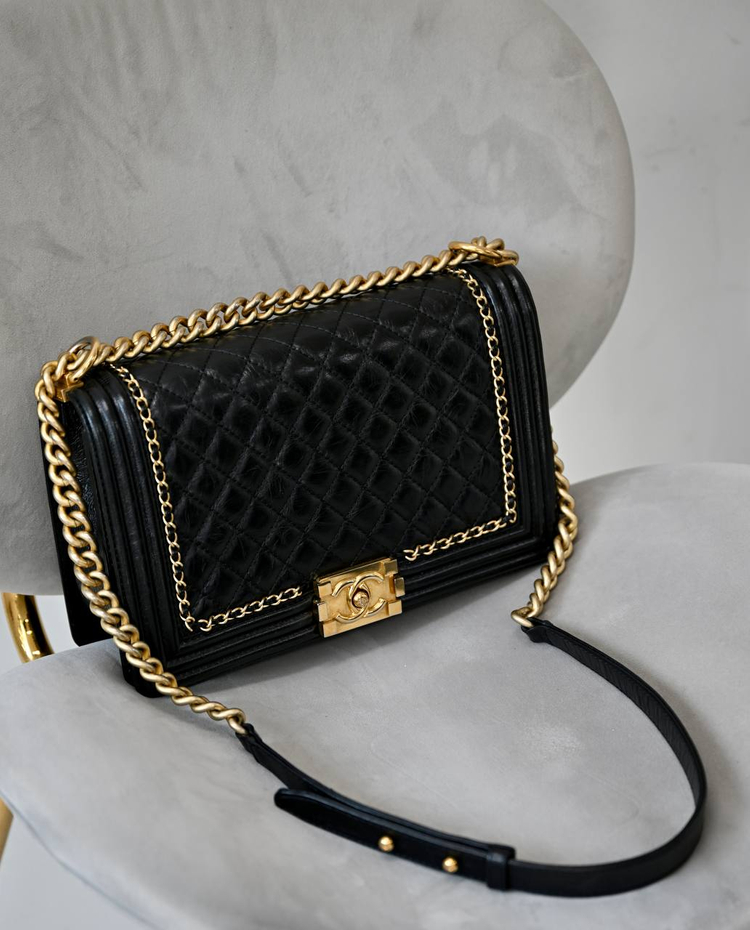 샤넬 라지 보이백 금장 체인 숄더백 이미지