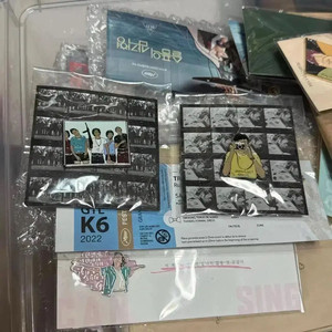 시티오브갓 뱃지 2종 20주년 포토카드 패키지 A3포스터 영화 굿즈 엽서 이미지
