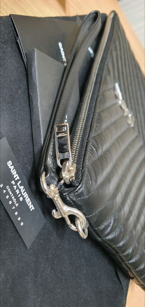 입생로랑 생로랑 뉴미듐 클러치백 정품S급(영수증O)구찌프라다루이비통디올고야드샤넬셀린느보테가버버리발렌시아가가방 이미지