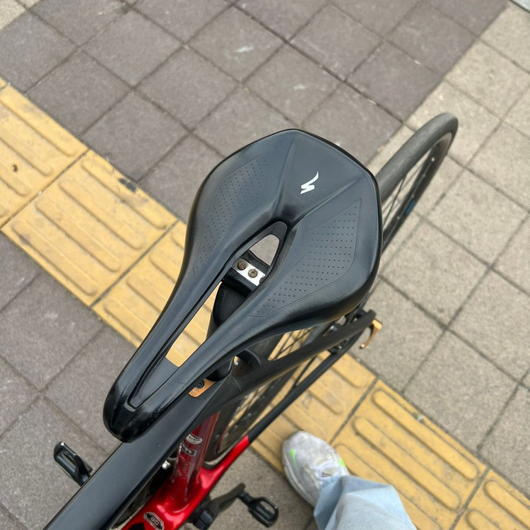 첼로 케인 D8 카본 로드 자전거 팝니다. 이미지