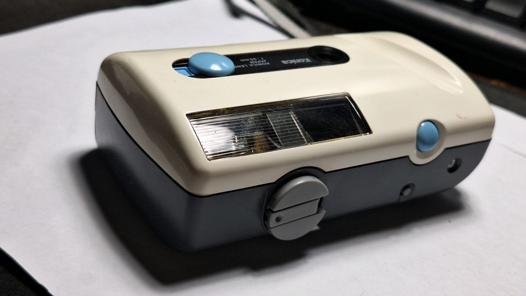 코니카 33mm 필름카메라 빈티지 레트로 로모 앤틱 y2k 일본 감성 필카 촬영 사진 이미지