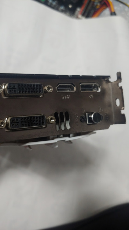 컬러풀 지포스 GTX660 TI 2GB (작동O,쿨러파손) 팝니다.. 이미지