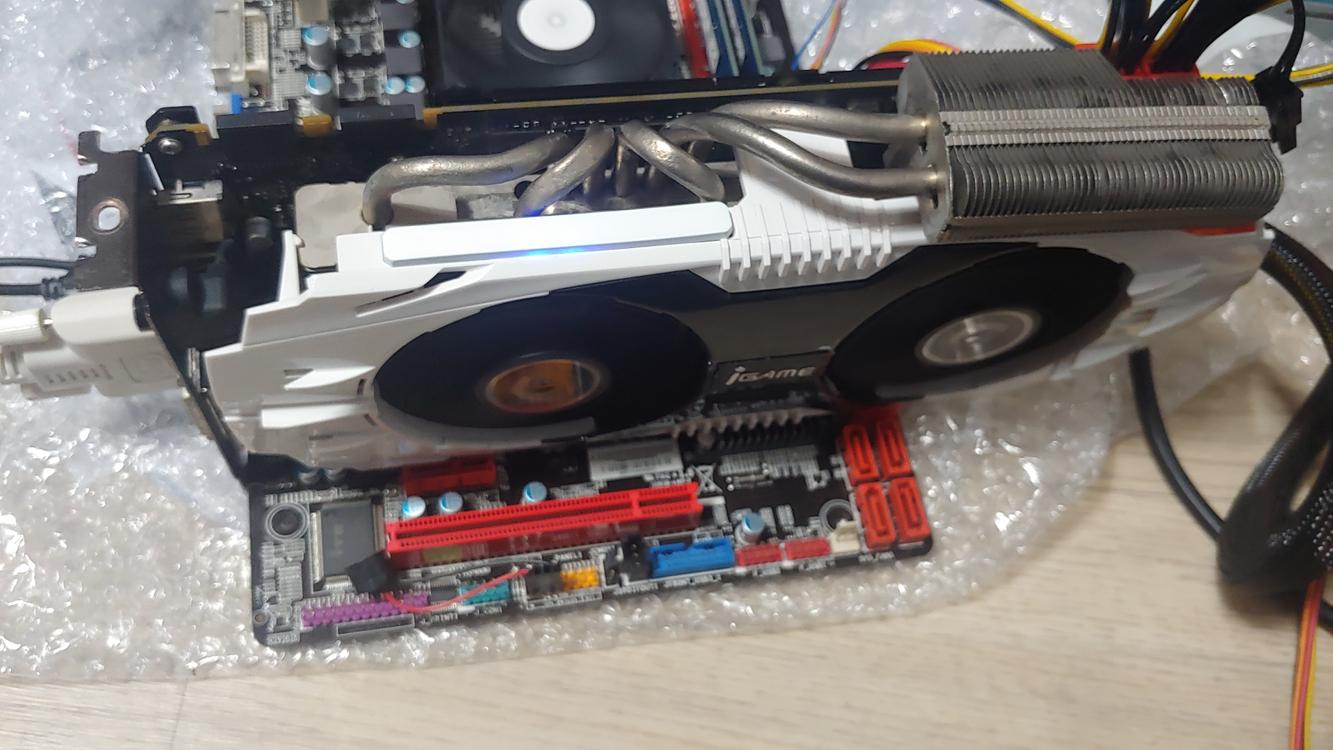 컬러풀 지포스 GTX660 TI 2GB (작동O,쿨러파손) 팝니다.. 이미지