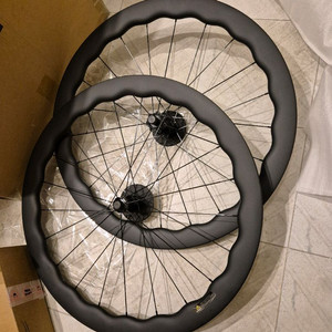 로드자전거 카본휠셋 700*25c 웨이브 미사용 새상품 엑슬방식 100*142~145 센터락 디스크브레이크 용 이미지