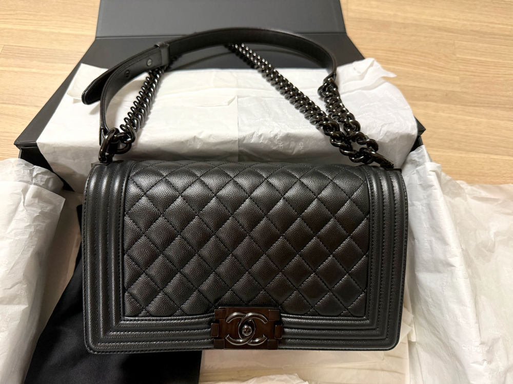 샤넬 보이백 미듐 캐비어 올블랙 판매합니다.(풀셋) 이미지