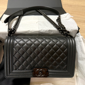샤넬 보이백 미듐 캐비어 올블랙 판매합니다.(풀셋) 이미지