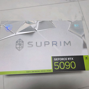 MSI RTX 5090 슈프림 이미지
