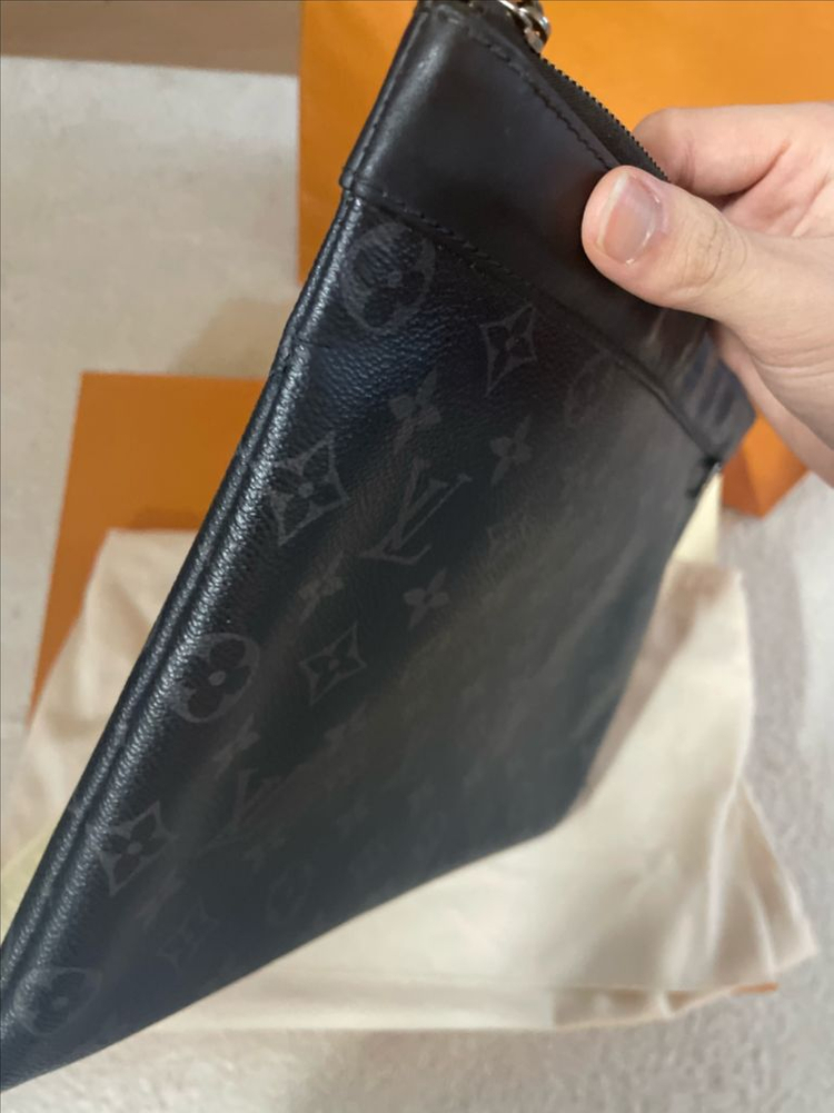 루이비통 모노그램 클러치백 이미지