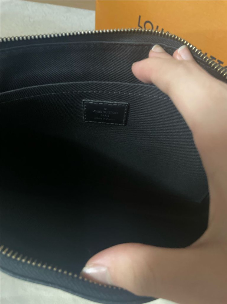루이비통 모노그램 클러치백 이미지