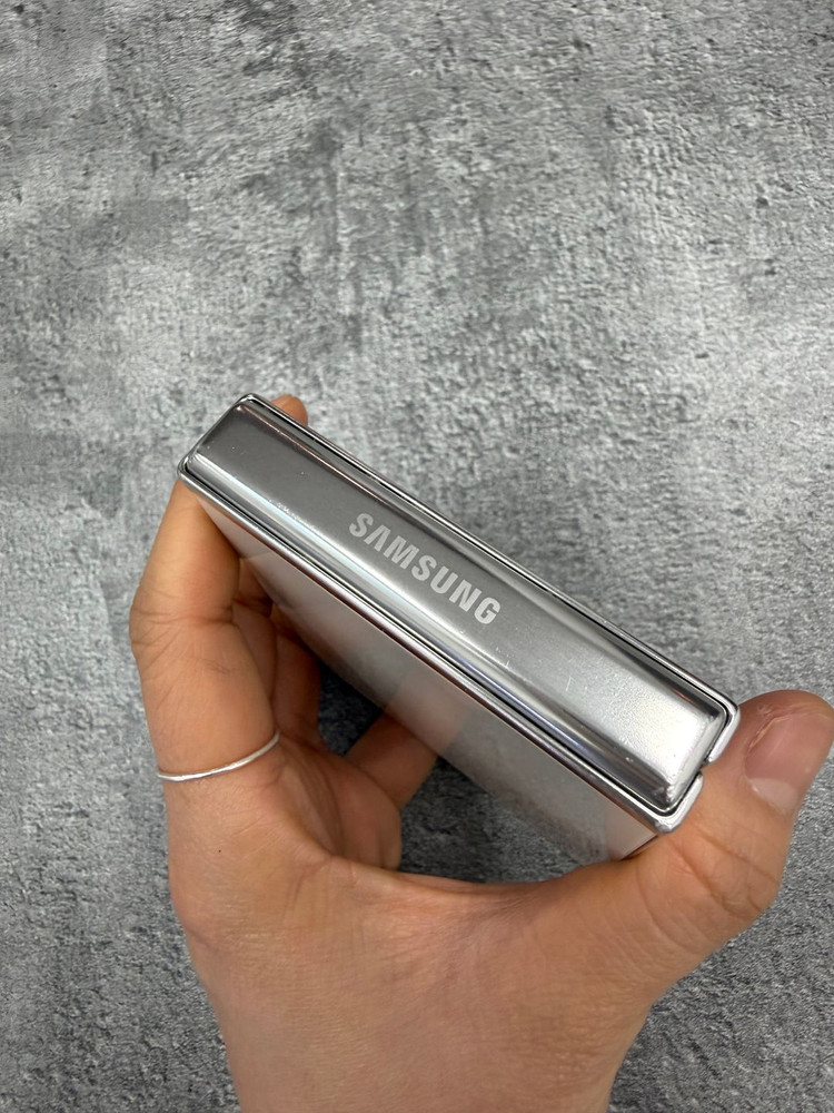 갤럭시 Z플립5 크림 512기가 이미지