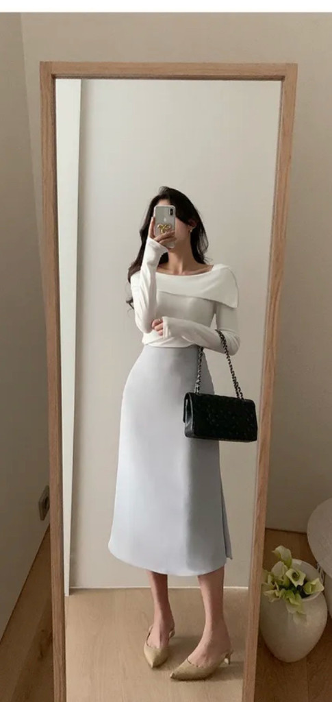 오프숄더 롱슬리브 블라우스 이미지