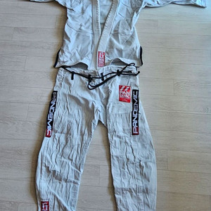 주짓수 유도 도복 화이트색 이미지