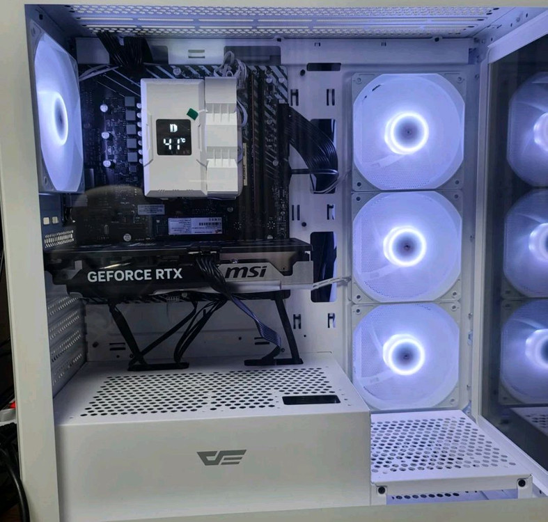 AMD 라이젠 5 9500F RTX 5060Ti 게이밍 PC 이미지