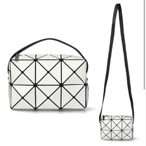 (새상품) 바오바오 큐보이드 크로스백 화이트 이미지