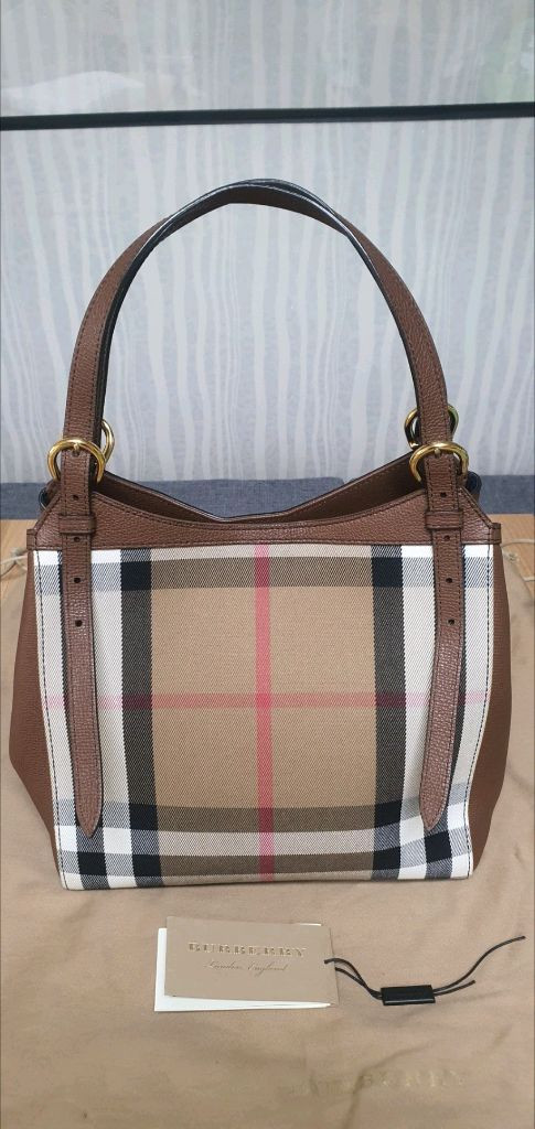 버버리 하우스체크 숄더백 토트백 새상품급 정품(감정O)구찌프라다루이비통디올고야드샤넬셀린느보테가생로랑발렌시아가가방 이미지