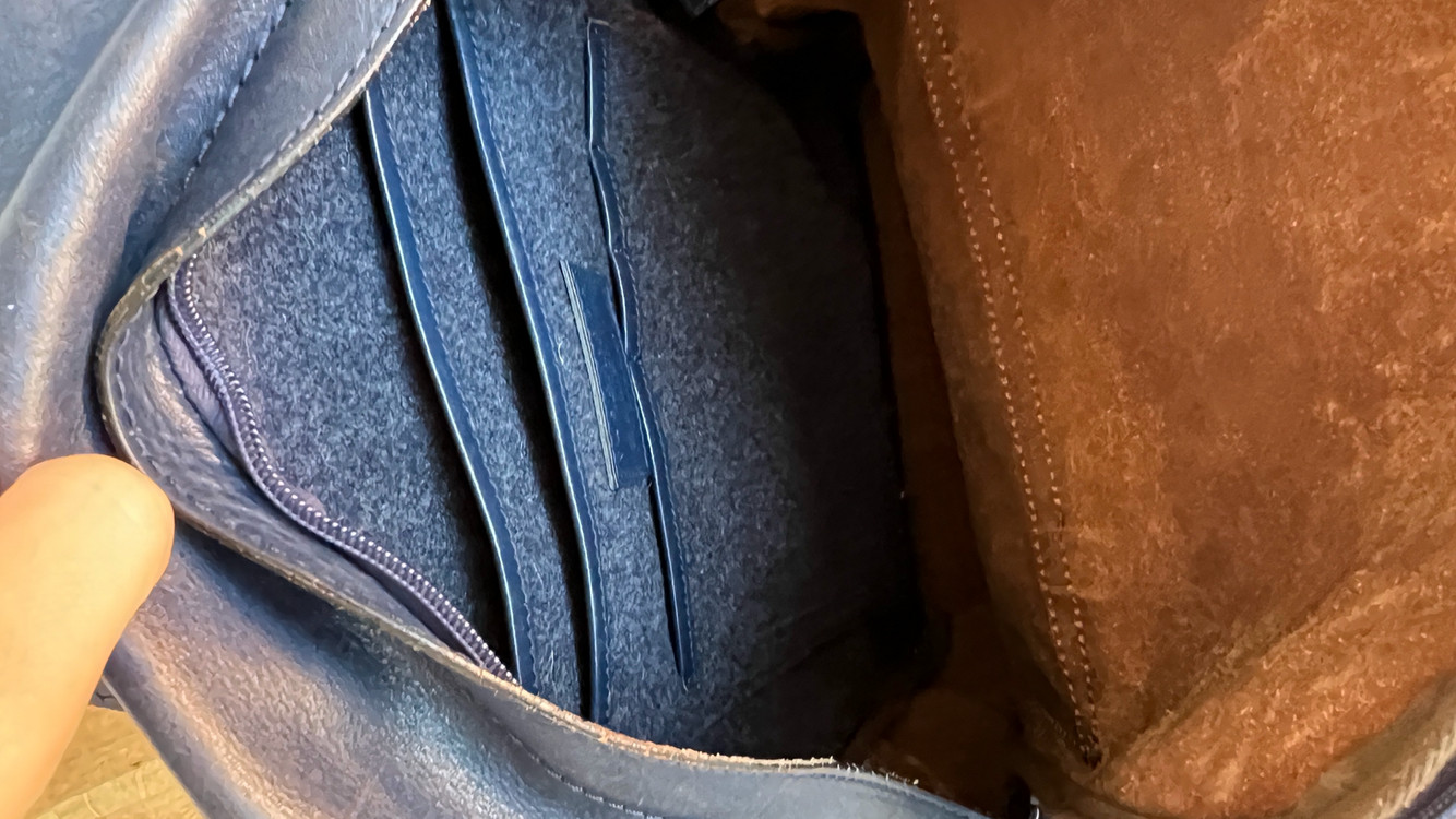 The Bridge 가죽가방 배낭 파란색 15인치 랩탑 수납 가능피렌체 명품이에요. 백만원 정도 했었어요. 천연가죽 이미지