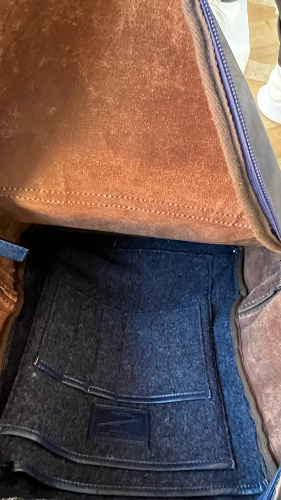 The Bridge 가죽가방 배낭 파란색 15인치 랩탑 수납 가능피렌체 명품이에요. 백만원 정도 했었어요. 천연가죽 이미지