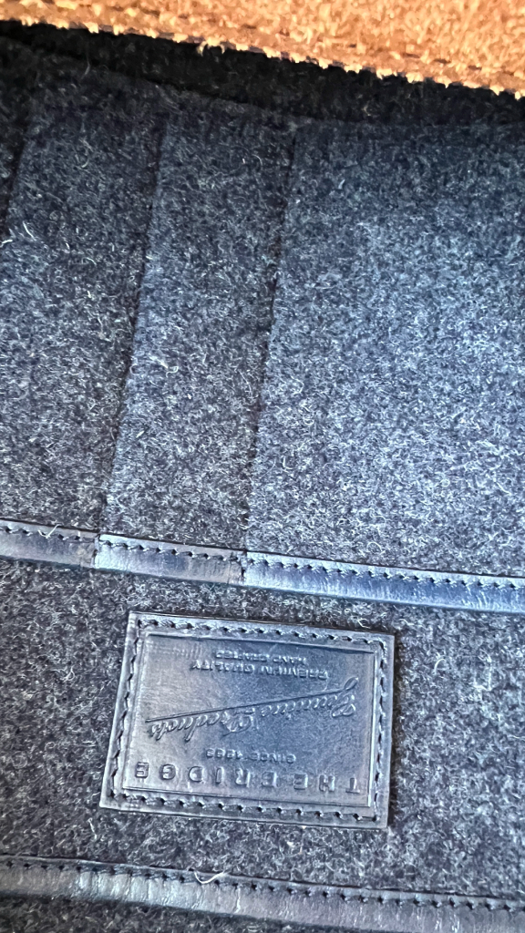 The Bridge 가죽가방 배낭 파란색 15인치 랩탑 수납 가능피렌체 명품이에요. 백만원 정도 했었어요. 천연가죽 이미지