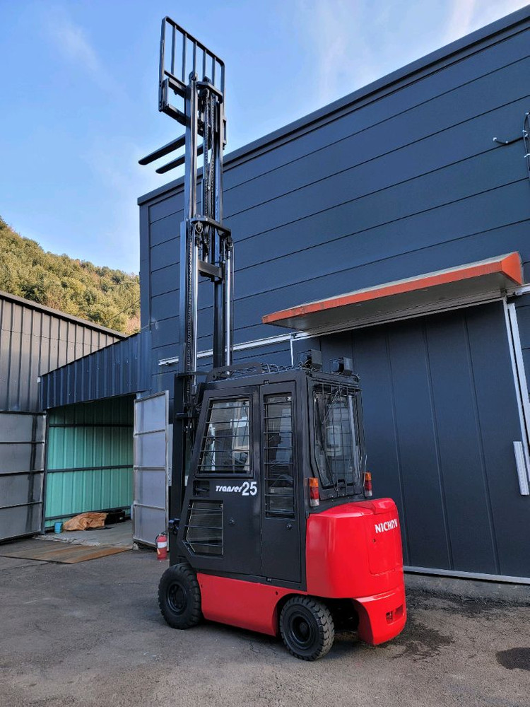 신차급 니찌유 2.5톤 5.5M3단 풀케빈 전동지게차 이미지