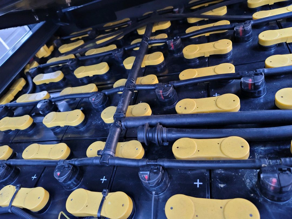 신차급 니찌유 2.5톤 5.5M3단 풀케빈 전동지게차 이미지