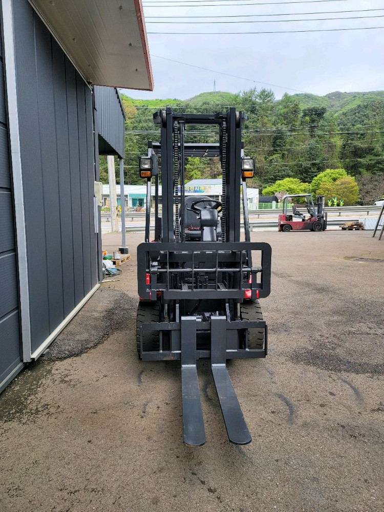 신차급 니찌유 2.5톤 힌지드 전동지게차 판매 이미지