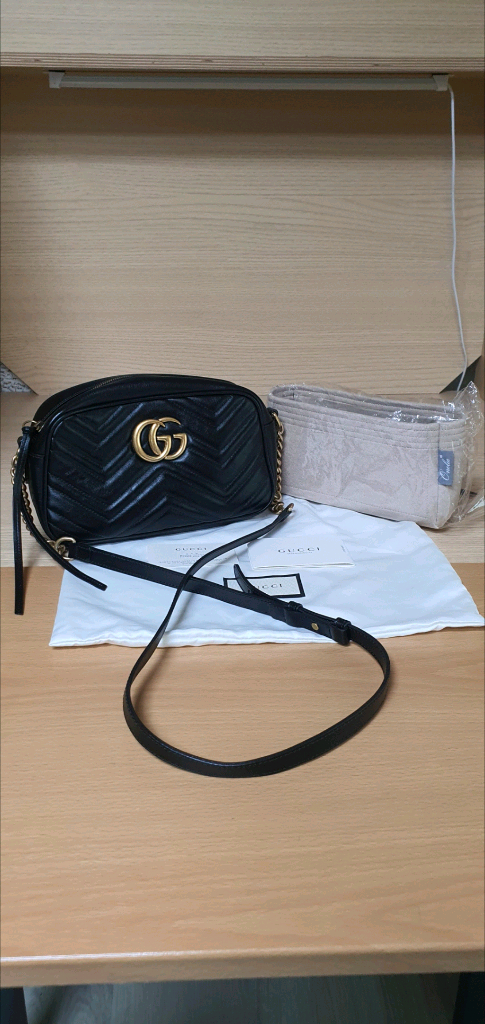 구찌 마몬트 마틀라세 스몰 크로스백 새상품급 정품(감정O)프라다루이비통디올고야드샤넬셀린느보테가생로랑발렌시아가가방 이미지