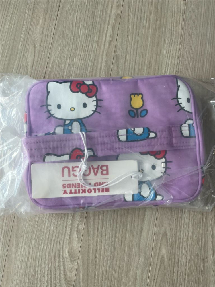 바쿠X헬로키티 바쿠백 코스메틱백 화장품 파우치 가방 산리오 헬로키티 이미지