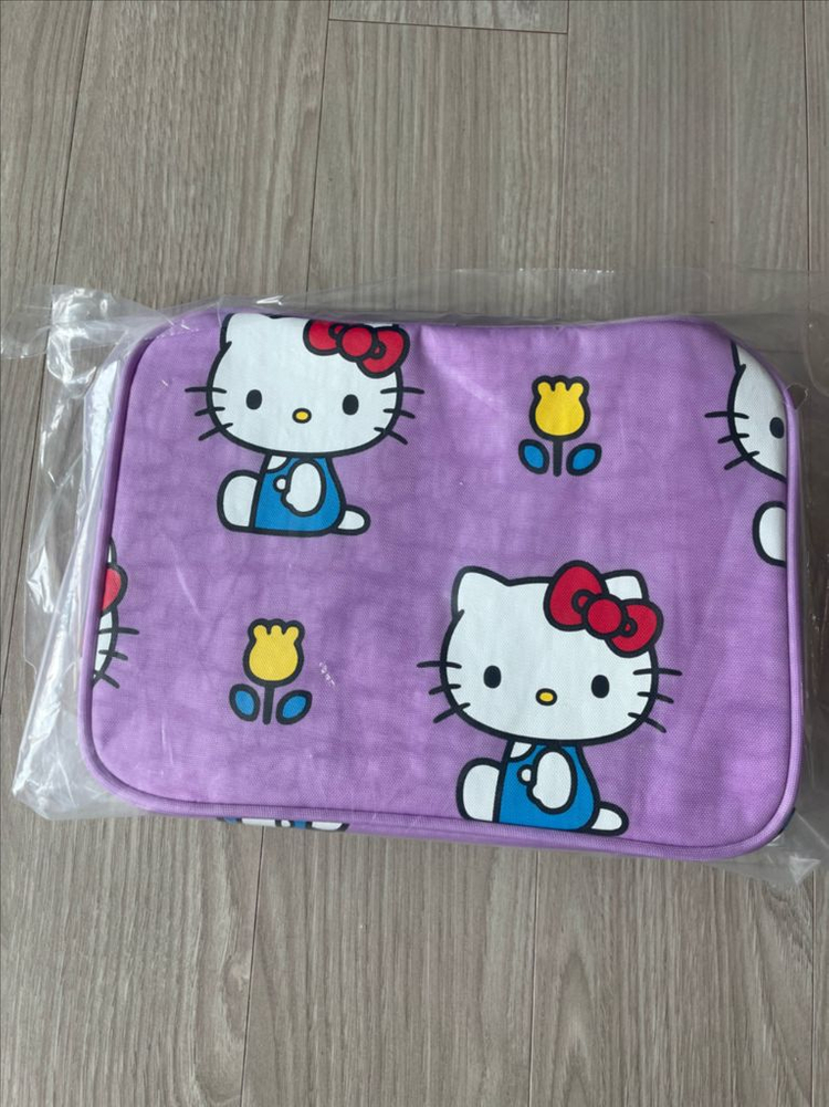 바쿠X헬로키티 바쿠백 코스메틱백 화장품 파우치 가방 산리오 헬로키티 이미지