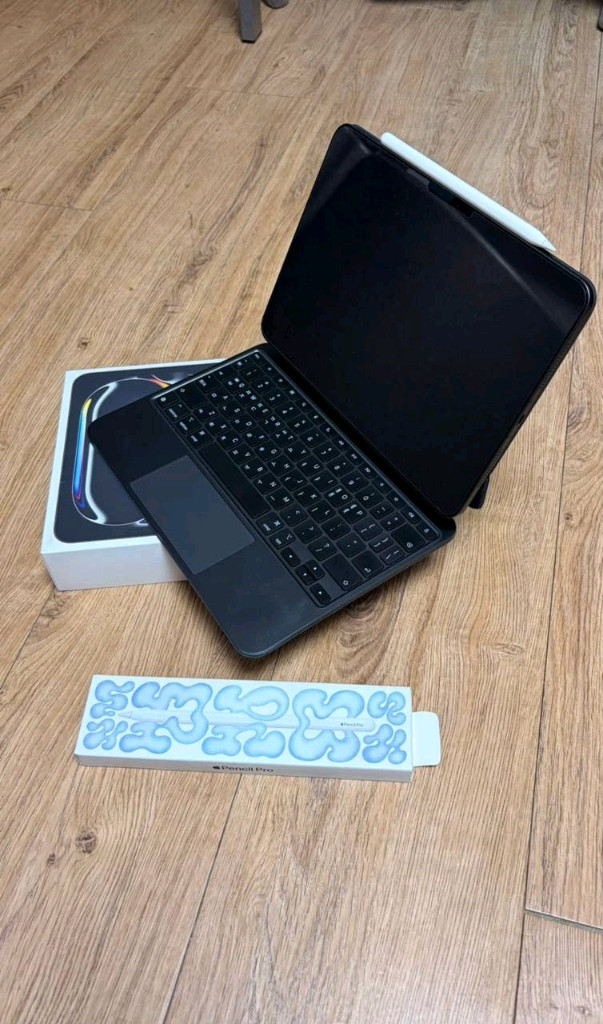 아이패드 프로 M4 11인치 셀룰러 512G + 매직키보드+펜슬프로 이미지