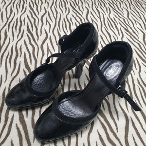 TODS 토즈 블랙 하이힐 이미지