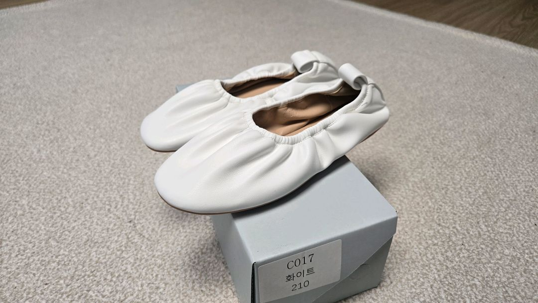 [새상품]꺌랑 주름플랫 화이트 210 이미지