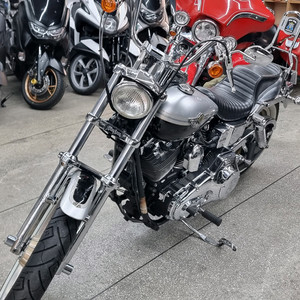 할리데이비슨 다이나 로우라이더 100주년 캬브 말발굽셋팅 이미지