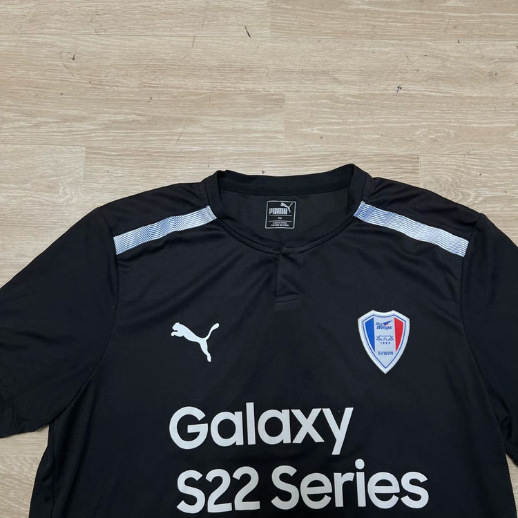 푸마 수원삼성 블루윙즈 트레이닝 반팔 축구유니폼 [블랙] 2XL/110 이미지